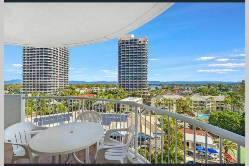 Surfers/Broadbeach Pool View. Free Parking & Wifi Gold Coast Eksteriør billede