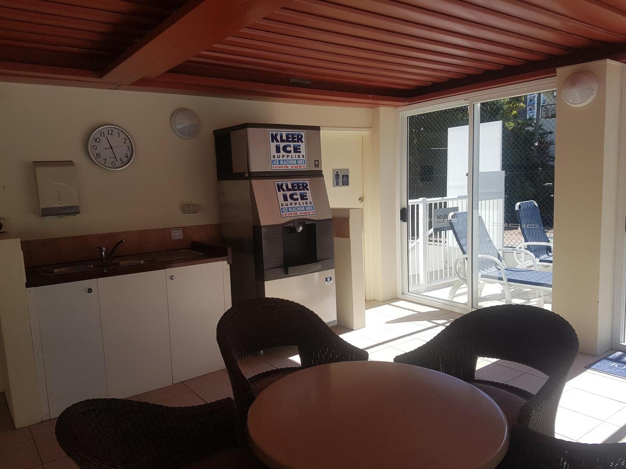 Surfers/Broadbeach Pool View. Free Parking & Wifi Gold Coast Eksteriør billede